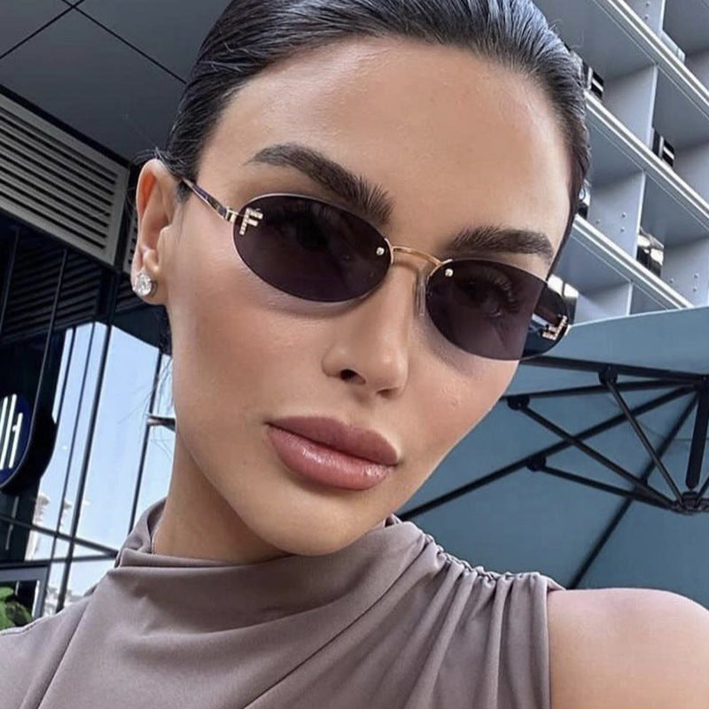 Damen modische Sonnenbrille mit eleganter, verspiegelter Gläserfront und filigranem Metallrahmen Karnz