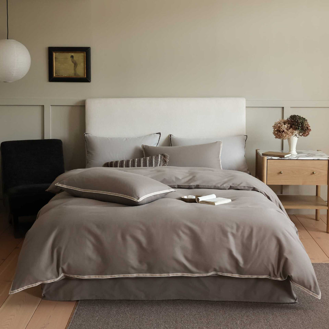 Premium-Baumwollsatin-Duvetbezug mit Paspelierung und Hotelverschluss