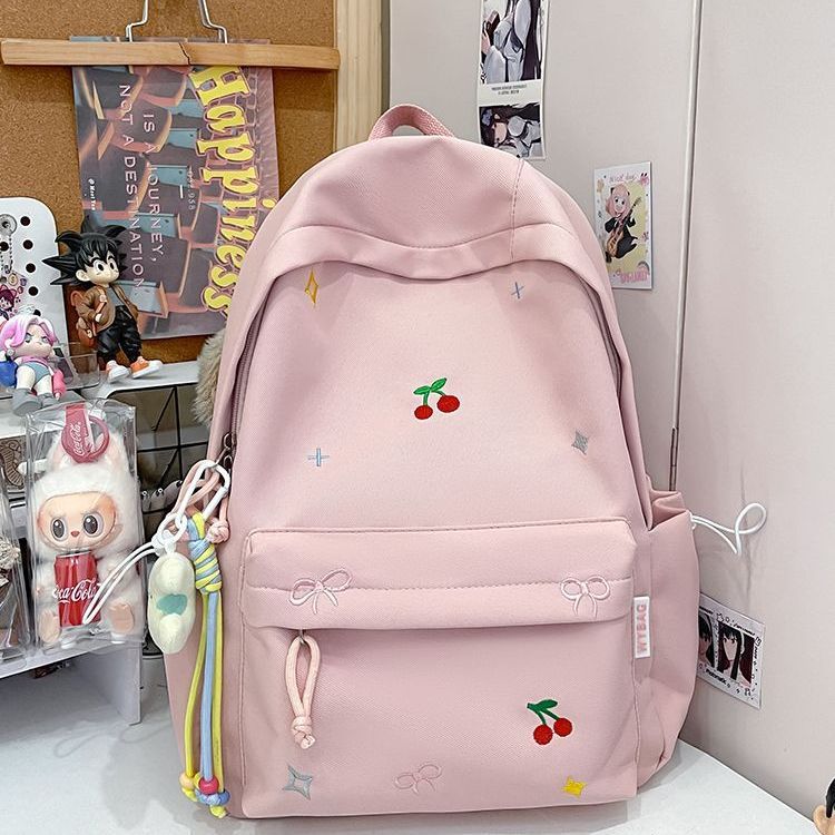 Verspielter Rucksack mit Stickereien Karnz
