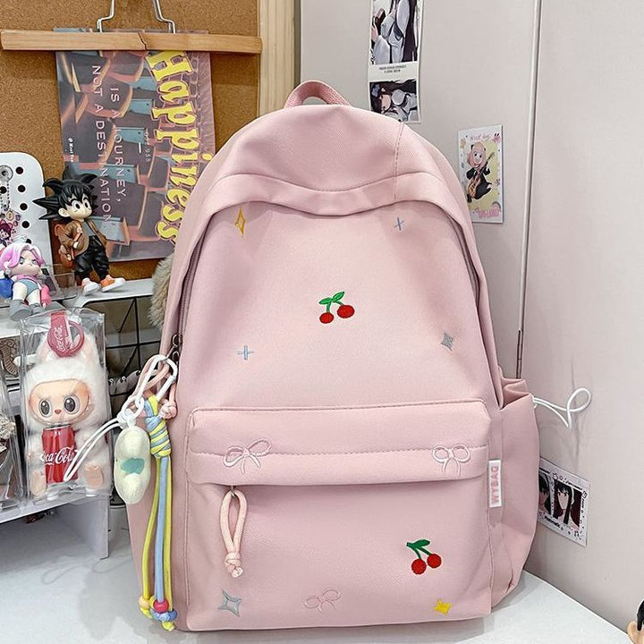 Verspielter Rucksack mit Stickereien Karnz