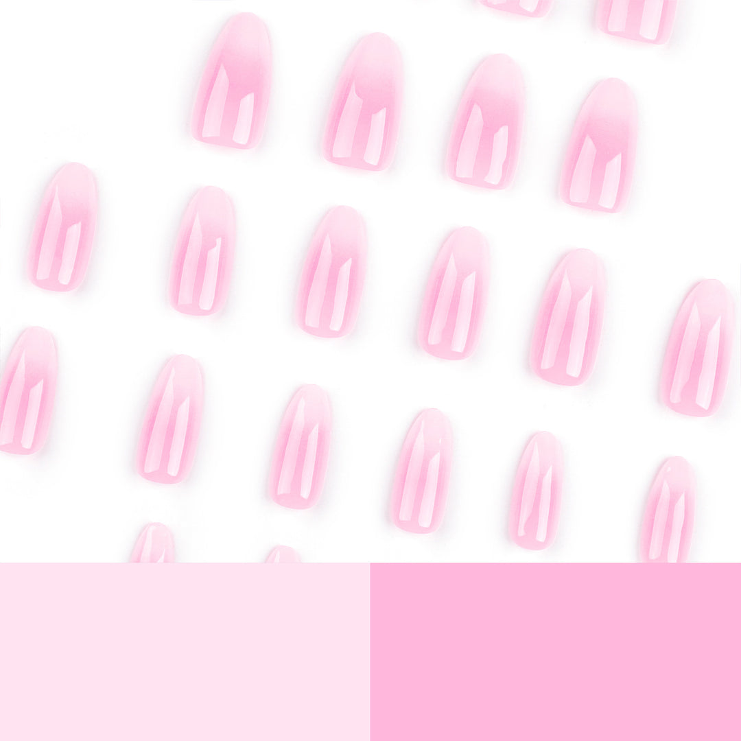 Kunstvolle Nagelverlängerungen mit elegantem Ombre-Effekt Karnz