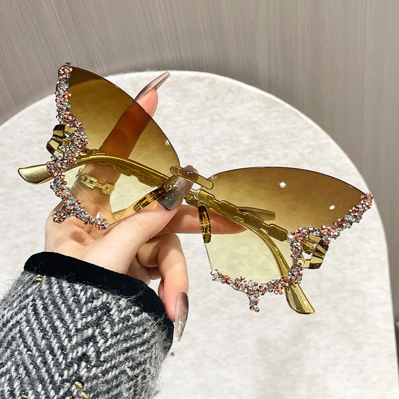 Damen extravagante Sonnenbrille mit Kristallverzierungen Karnz