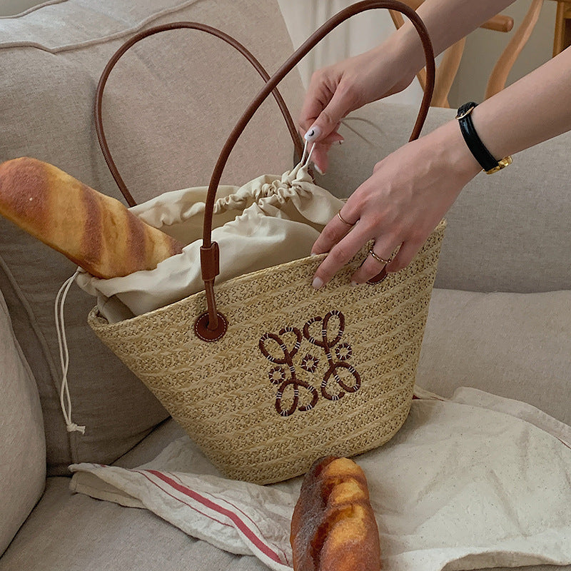 Damen Elegante Handtasche aus geflochtenem Naturmaterial mit luxuriösen Ledergriffen Karnz