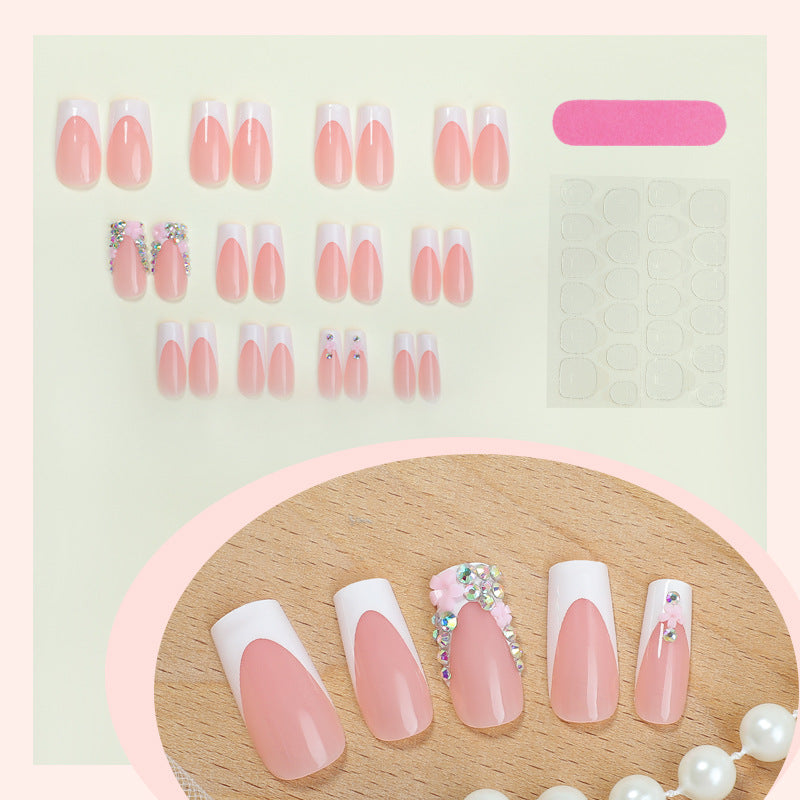 Dekoratives Press-On-Nagelset mit eleganten Akzentdesigns Karnz