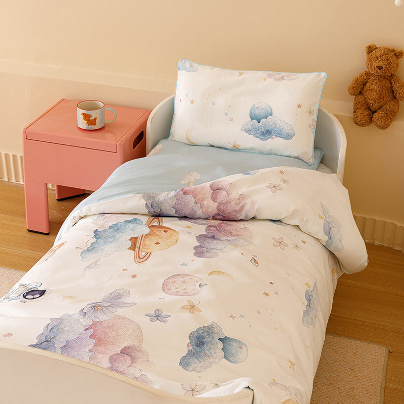 Kinder-Bettwäsche-Set mit himmlischem Aquarell-Planeten- und Wolkenmotiv aus Baumwollsatin