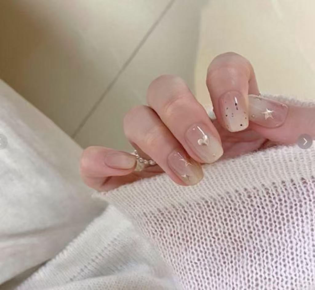 Künstlerisches Herzmuster Nagelkunstverlängerungen Karnz