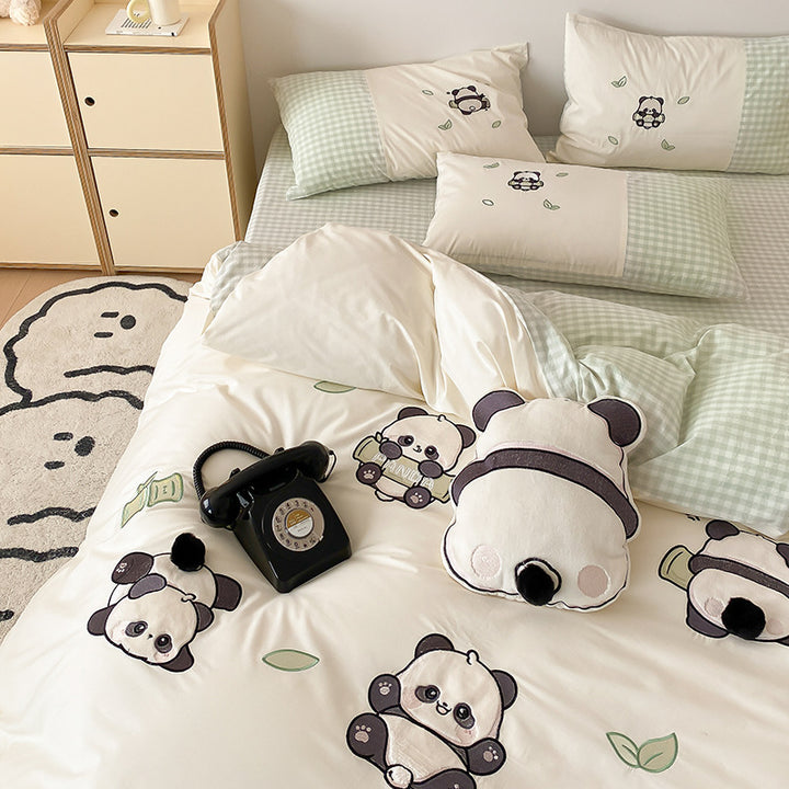Bettwäsche-Garnitur aus Baumwollsatin mit gestickten Panda-Motiven und Vichykaro-Wendeoption