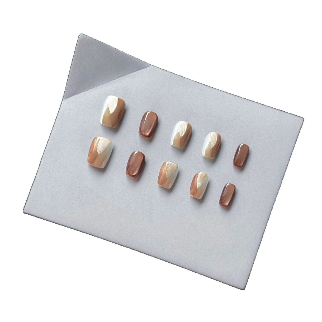 Chic Press-On Nail Art Set mit eleganten neutralen Tönen