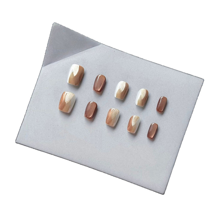 Chic Press-On Nail Art Set mit eleganten neutralen Tönen