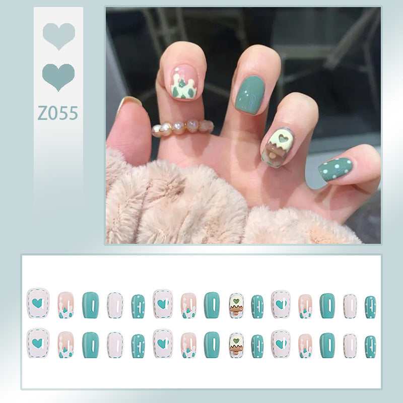 Kunstnagelset mit detailreichem Design Karnz