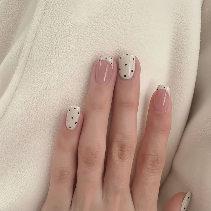 Künstliche Nagelspitzen Im Eleganten Design Karnz