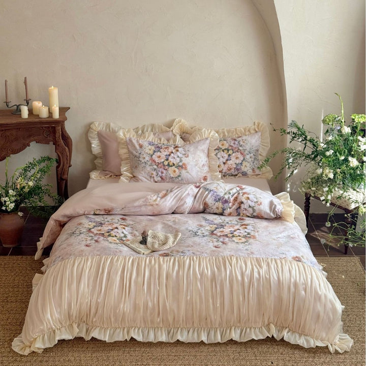 Bettwäsche-Set mit romantischem Blumenmuster und gerafftem Satinvolant