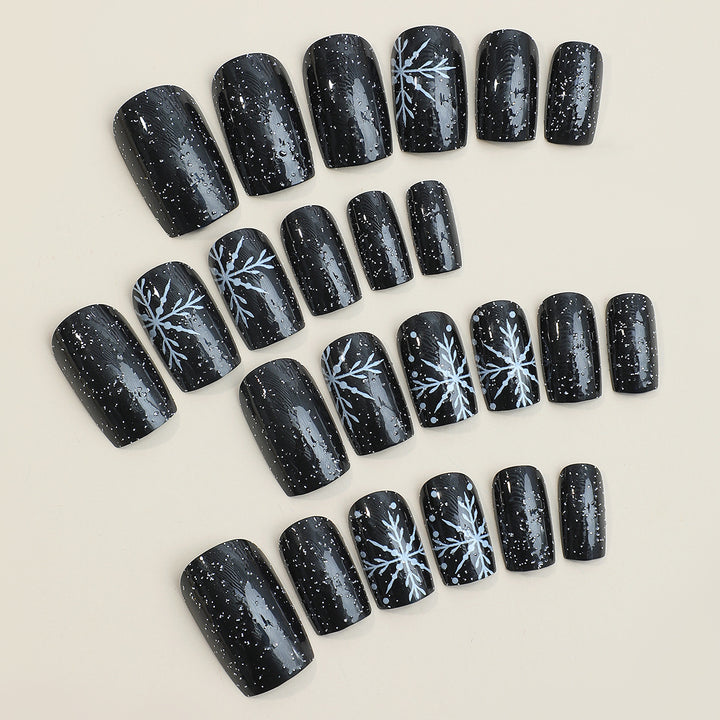 Künstlerisches Press-On Nagelset mit schickem Schneeflocken-Design Karnz