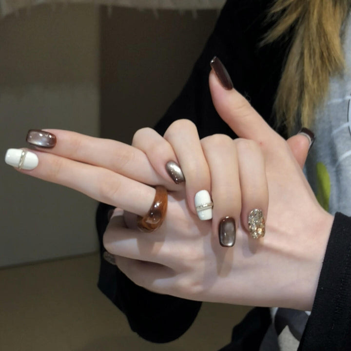 Kunstnägel mit Elegantem Glitzermuster Karnz