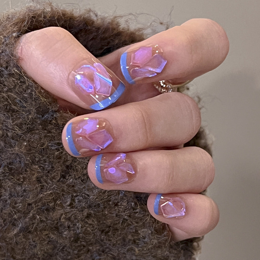 Nagelkunst mit Glitzer- und 3D-Design Karnz