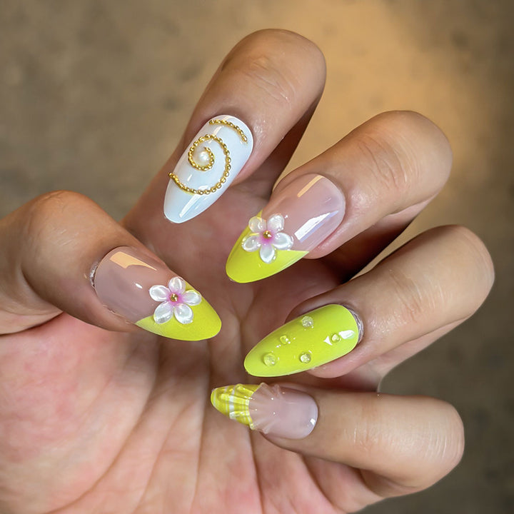 Künstlerisch gestaltetes Press-On Nagelset Karnz