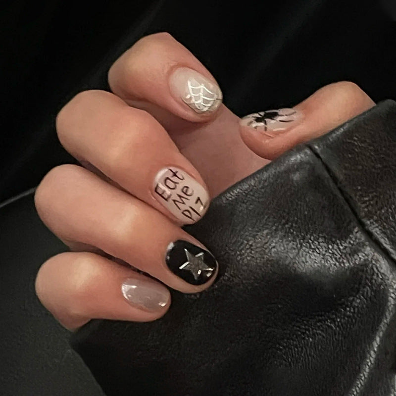 Kunstvolle Nagelverlängerungen mit kreativen Augen-Design Karnz