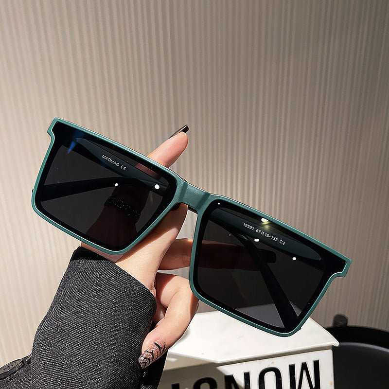 Damen quadratische Sonnenbrille mit modernem, robustem Kunststoffrahmen Karnz