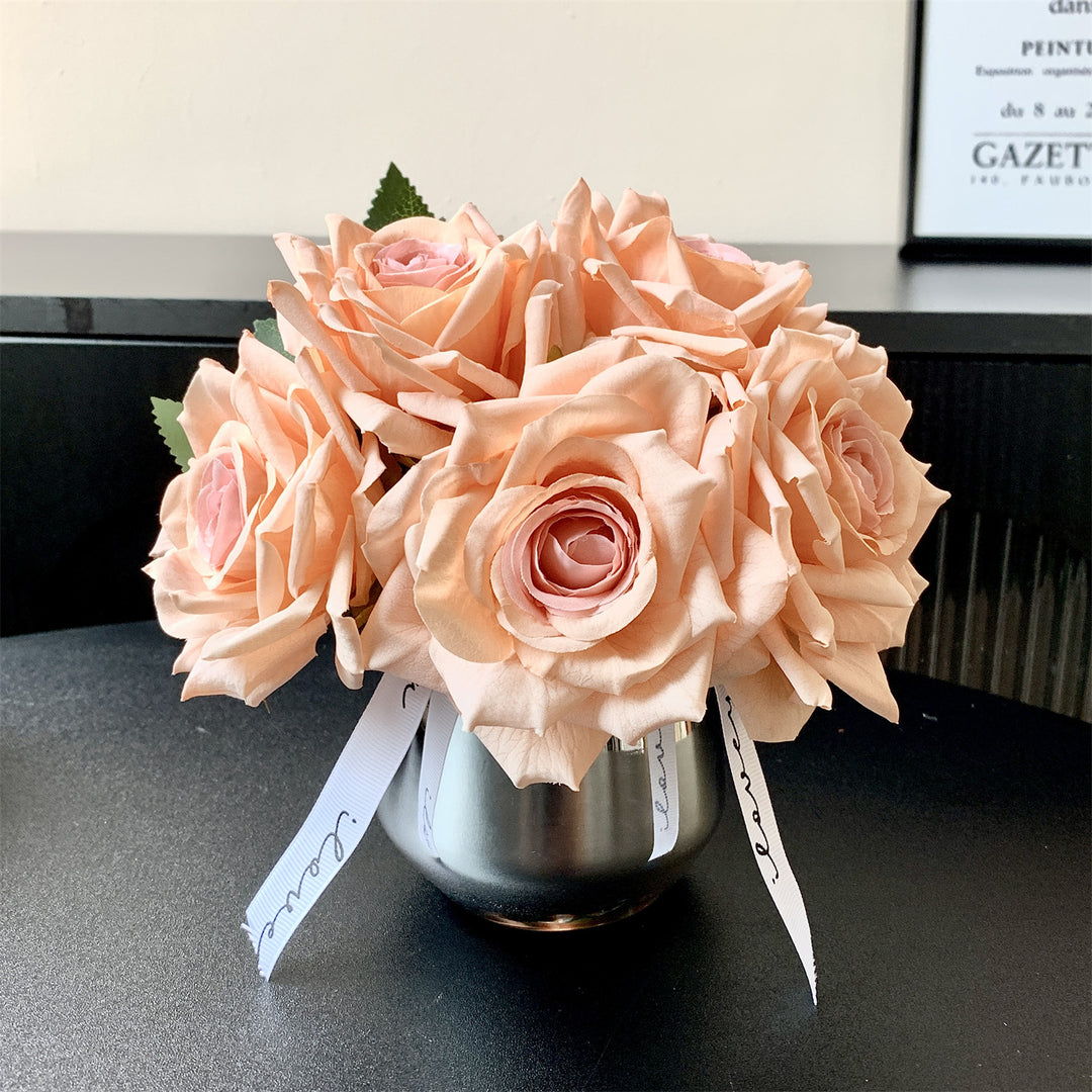 Elegantes Seidenblumenbouquet
