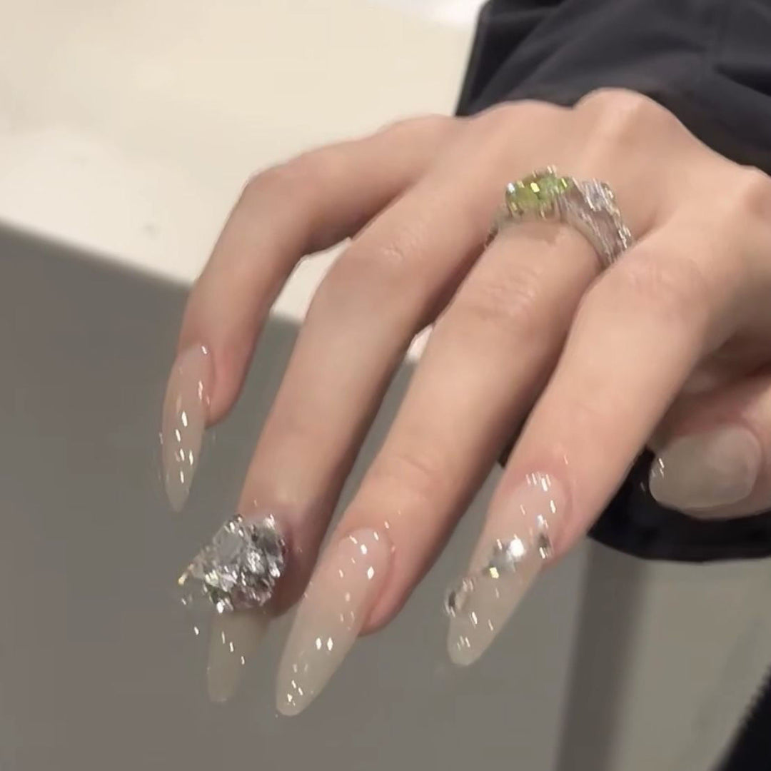 Glamouröse mit Strass verzierten Press-On-Nagelerweiterungen Karnz