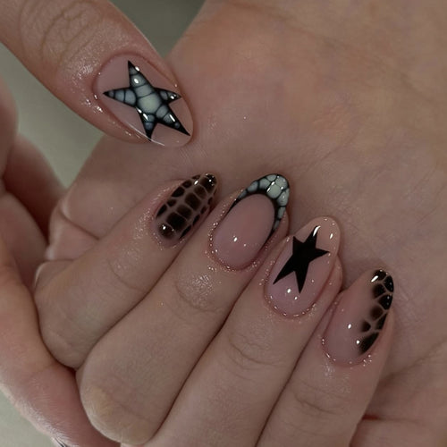 Kreative Nagelkunst im modernen Stil Karnz