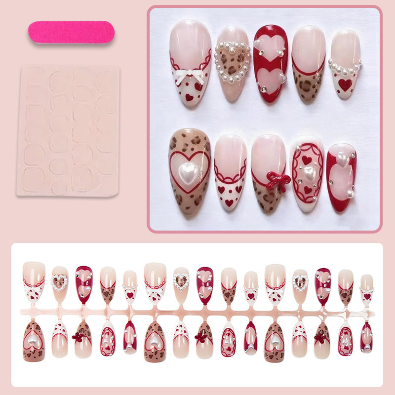Kunstnagelset mit romantischen Herz- und Schleifenverzierungen Karnz
