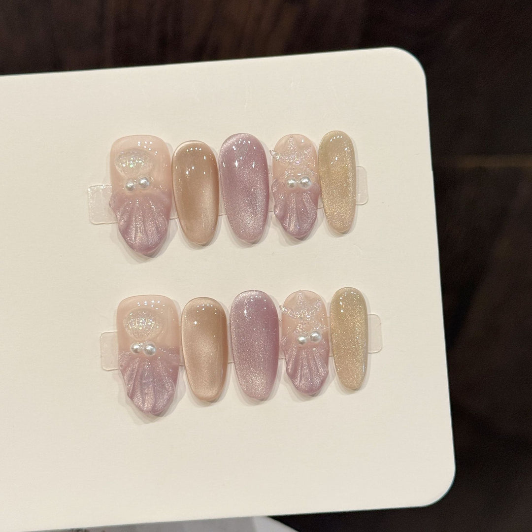 Elegantes dekoratives Press-On-Nagelkunstset mit Perlen- und Glitzerakzenten