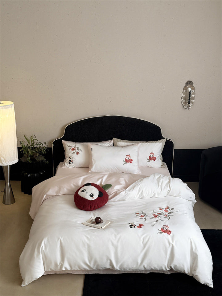 Bestickte Baumwollsatin-Bettwäschegarnitur mit floraler Apfel- und Panda-Applikation Karnz