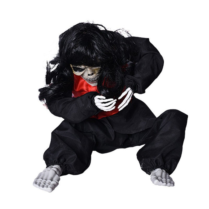 Gruselige sitzende Skelettpuppe Karnz