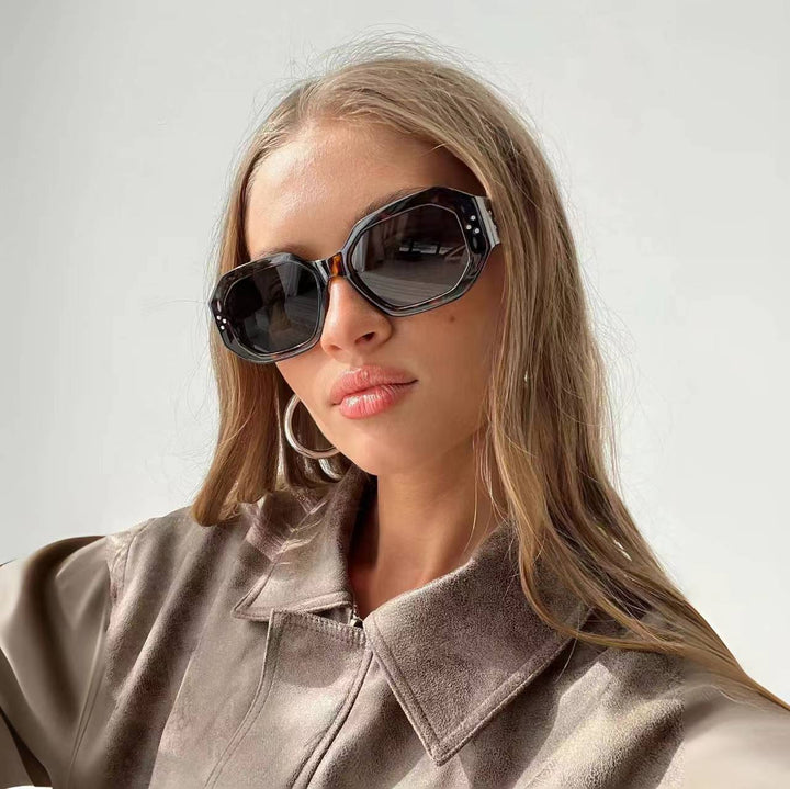 Damen Modische Sonnenbrille im markanten, achteckigen Design Karnz