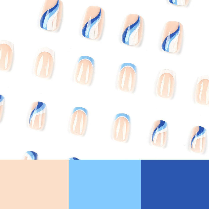 Kunstvolle und elegante Nagelverlängerungen mit Wellen-Design Karnz