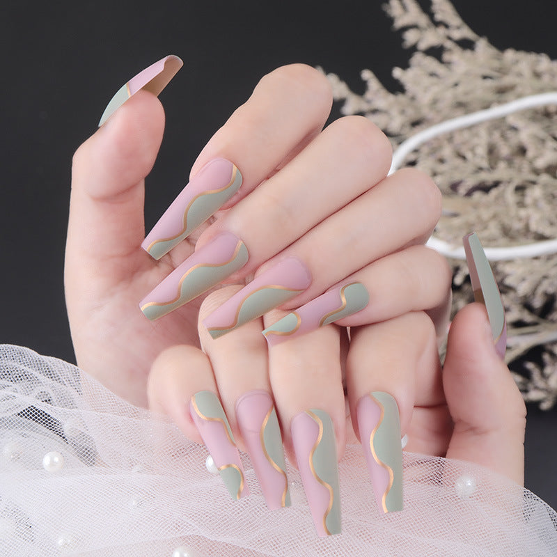 Lange elegante Press-On-Nagel-Set mit Wellen-Design Karnz