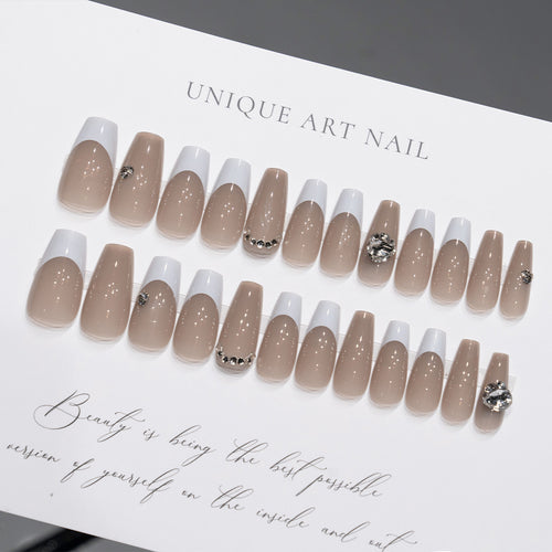 Glamouröse Press-On Nagelset mit Strass-Akzenten