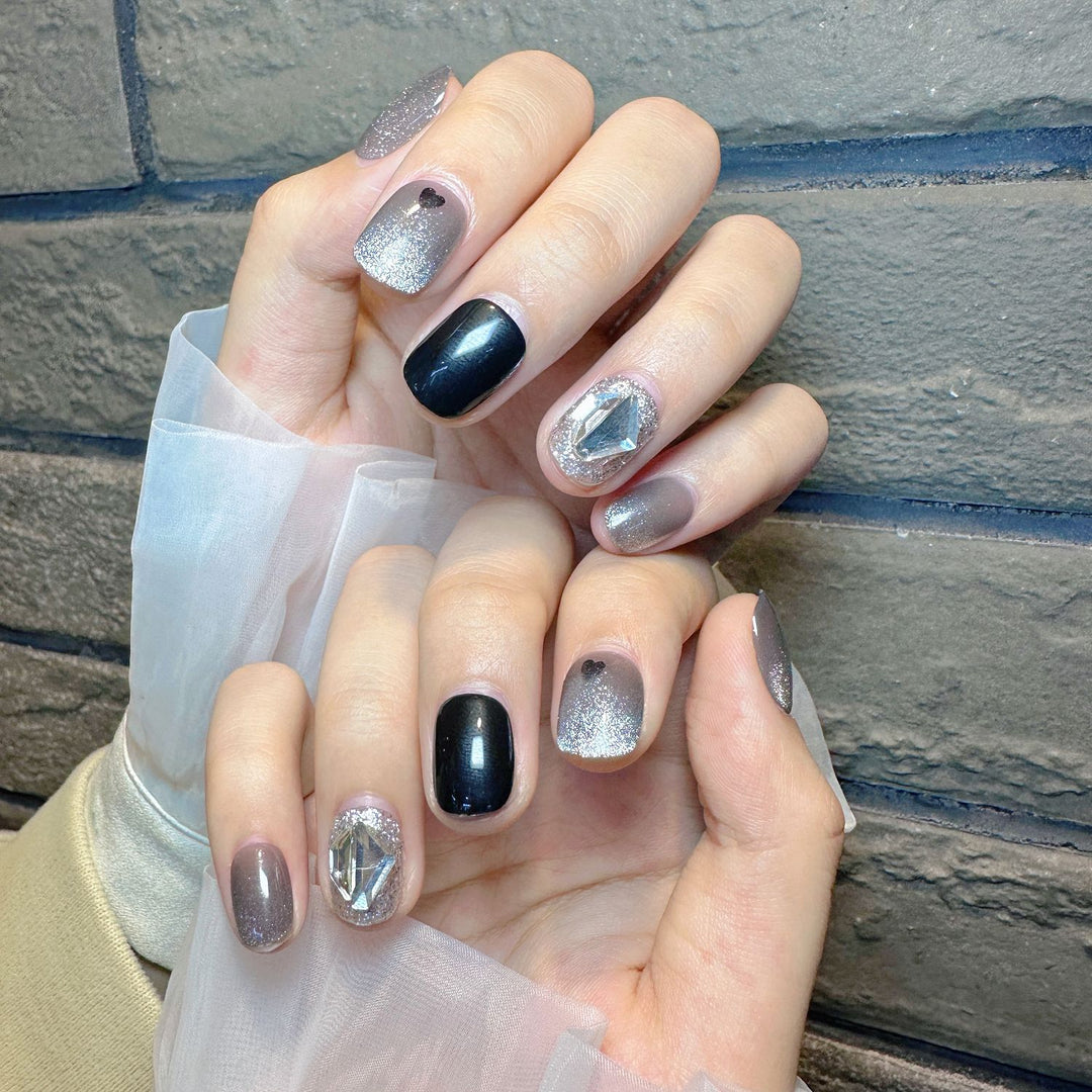 Glamorous Press-On Nail Design Karnz