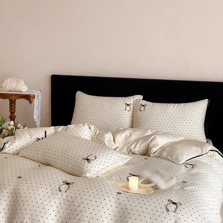 Luxuriöses Satin-Bettwäsche-Set mit zarten Pünktchen und Schleifenstickerei