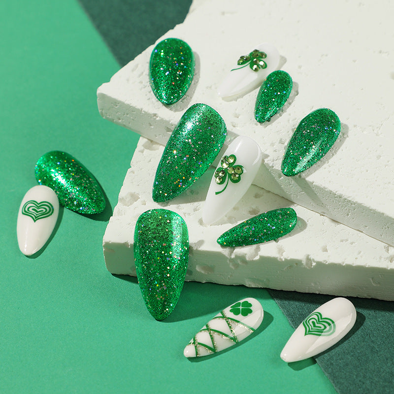 Künstlerische Glitter-Nagelverlängerungen Karnz