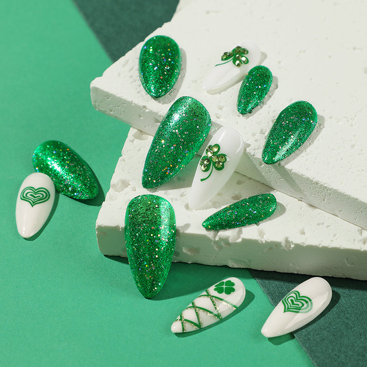 Künstlerische Glitter-Nagelverlängerungen Karnz