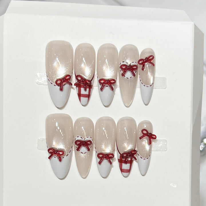 Dekorativer Stiletto Press-On Nagelset mit Schleifenakzenten Karnz
