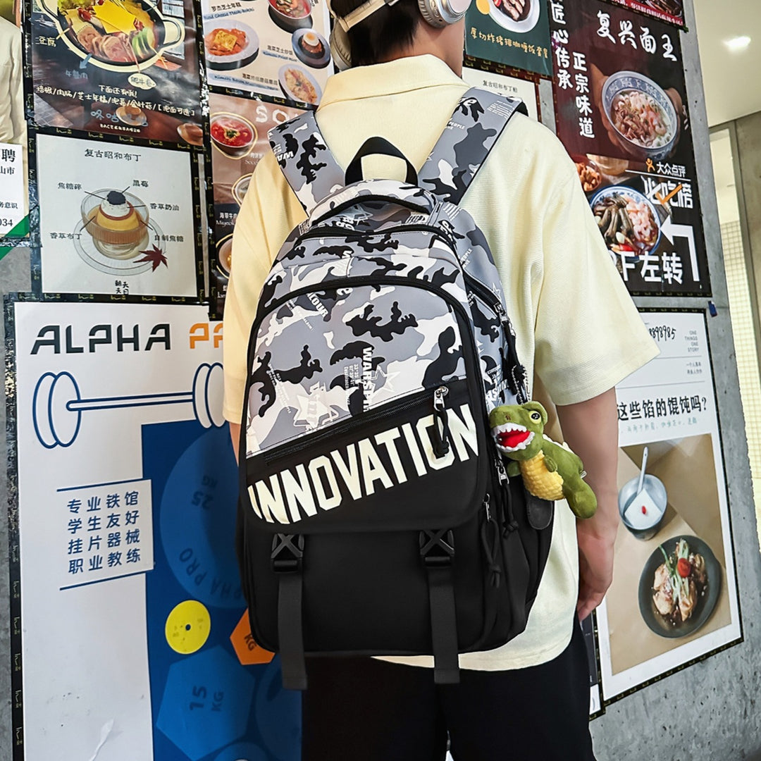 Hochwertiger Mehrfachfächer-Rucksack mit Plüsch-Schlüsselanhänger Karnz