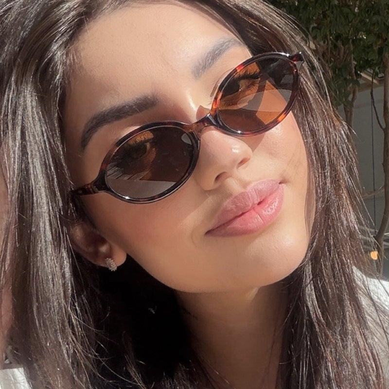 Damen modische retro-inspirierte Sonnenbrille Karnz