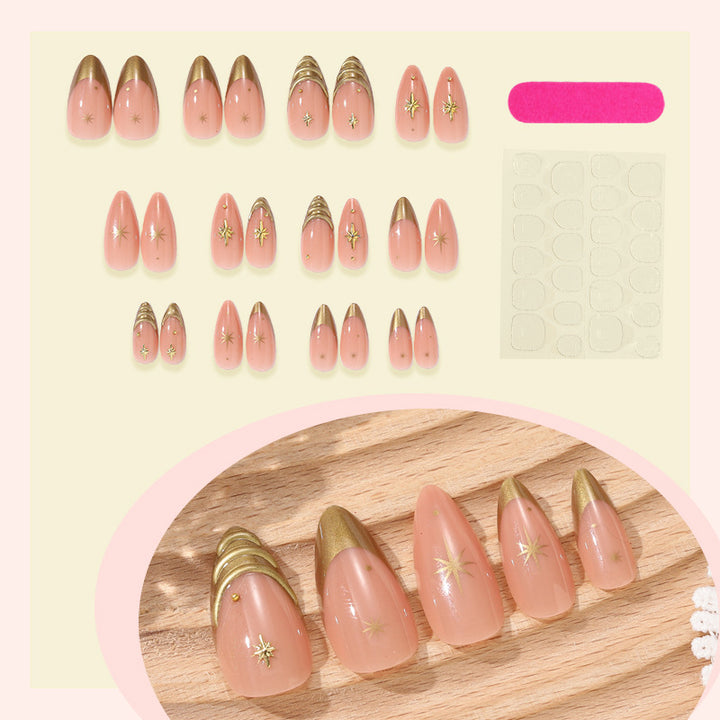 Kunstnagelset mit eleganten goldenen Akzenten und funkelnden Sternen Karnz