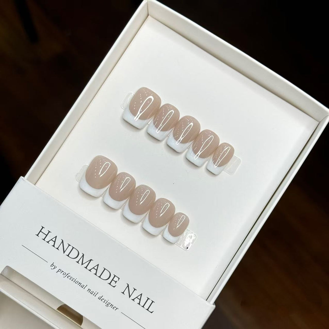 Handgemachte French Tip Press-On Nägel