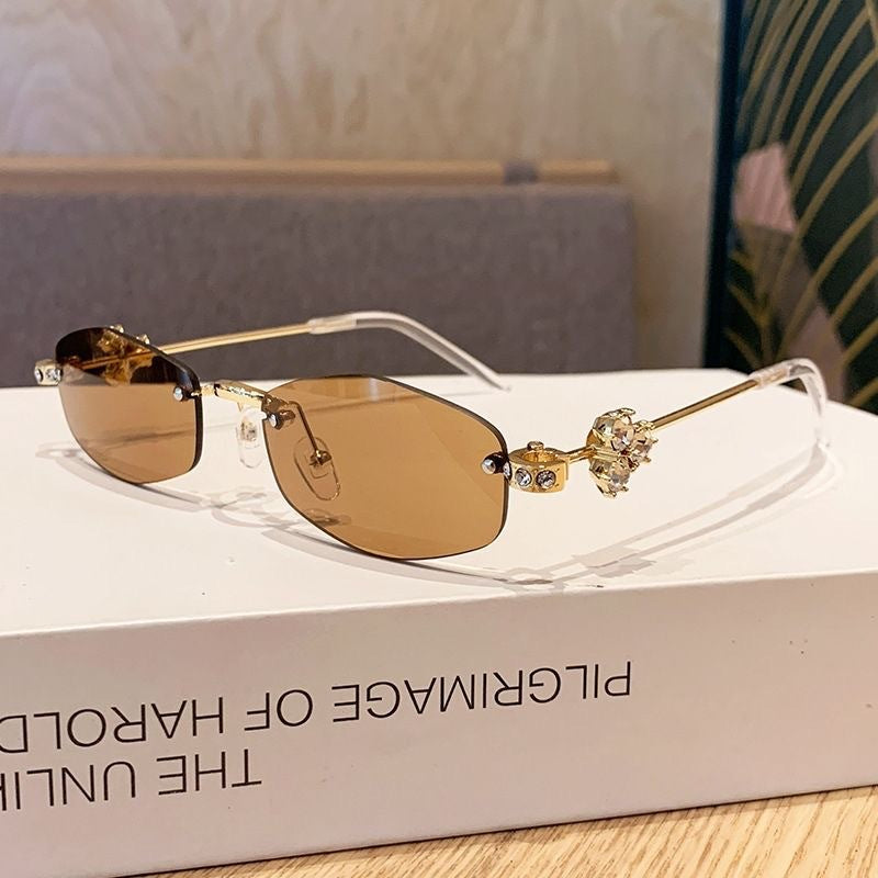 Modische Sonnenbrille mit Luxuriösen Goldenen Akzenten Karnz