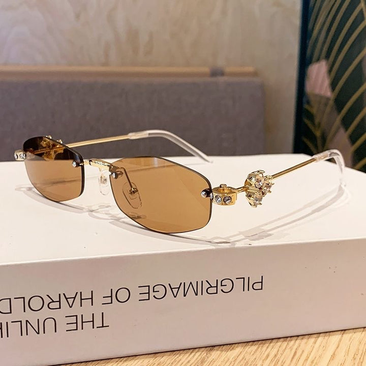 Modische Sonnenbrille mit Luxuriösen Goldenen Akzenten Karnz