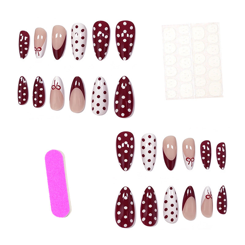 Elegantes Mandeln Cupcake Nageldesign Karnz