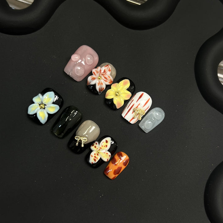 Künstlerische Blumendruck-Press-On-Nagelkollektion
