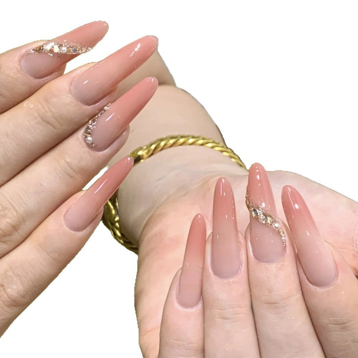 Künstlerisches Press-On-Nagelset mit einzigartigen Schleifen- und Herzakzenten Karnz