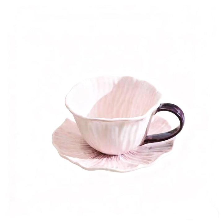 Keramiktasse mit Untertasse in Blütenform
