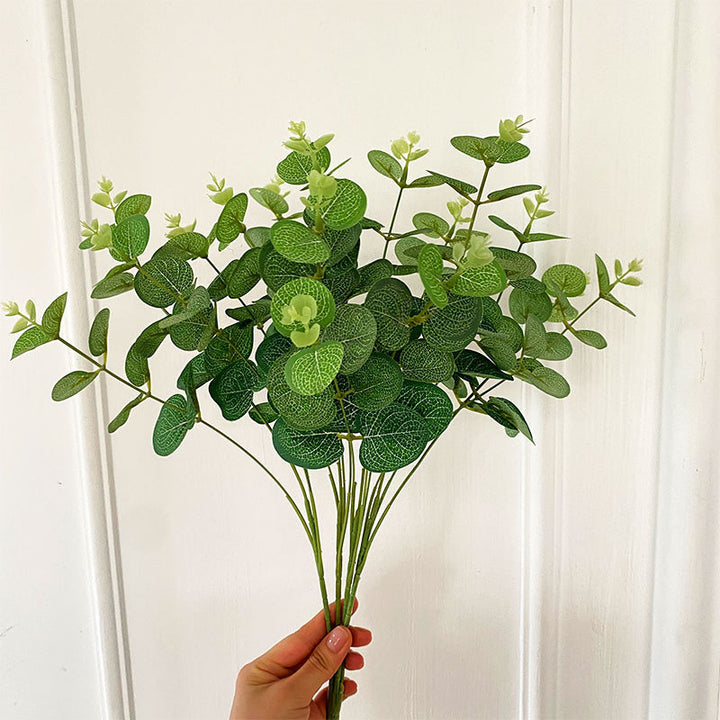 Künstlicher Blütenzweig mit lebensechten Blättern und zarten Blüten Karnz