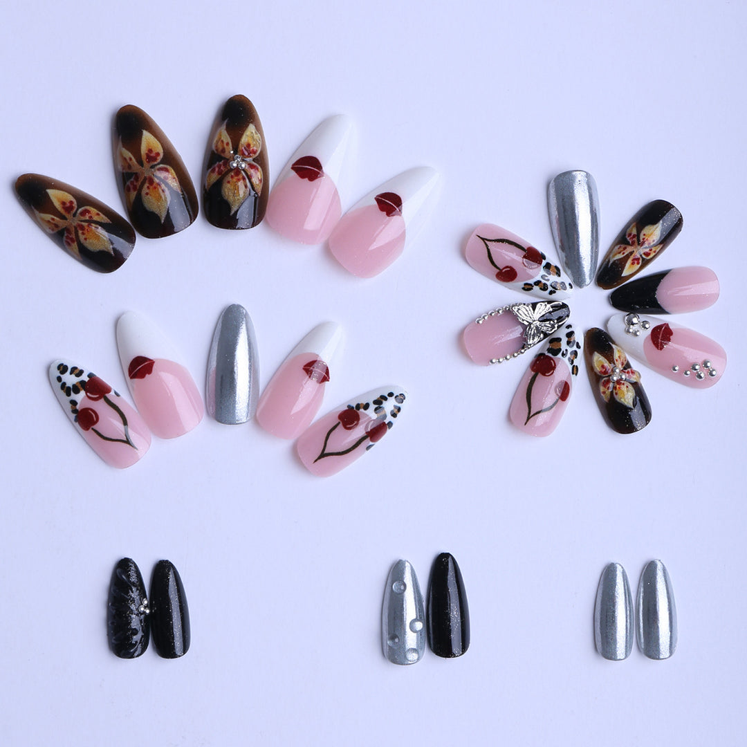 Kunstvolle Stiletto Fingernägel mit Einzigartigen Design-Elementen Karnz